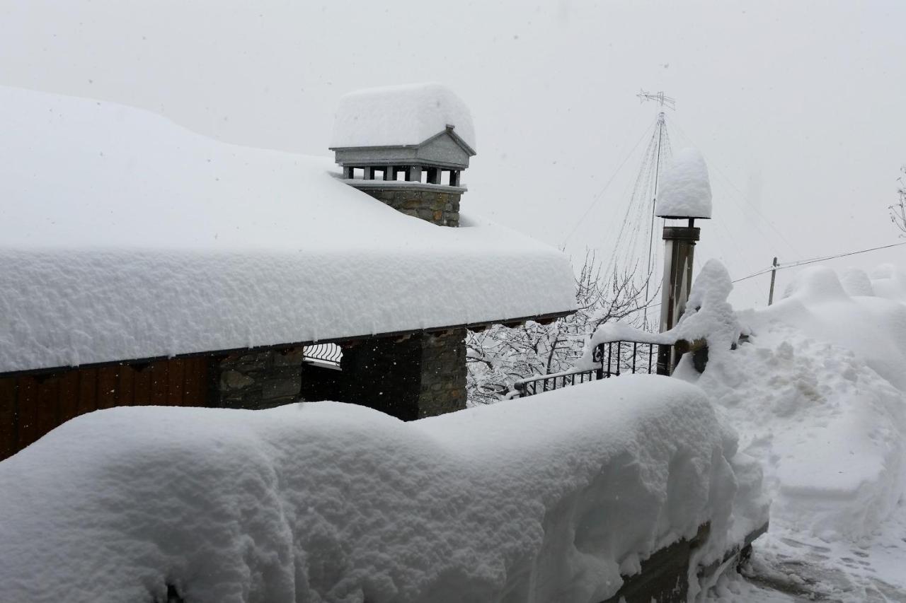Suite Del Villaggio Sarre Exterior photo